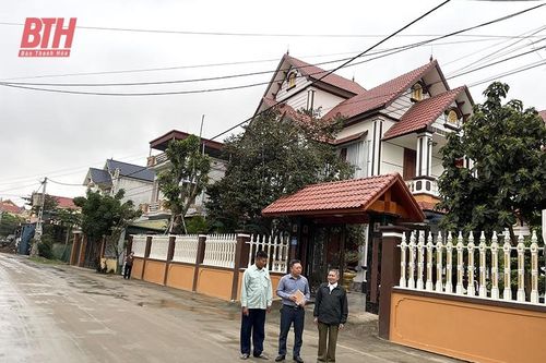 Bí thư chi bộ, Trưởng ban công tác mặt trận gương mẫu, tận tụy với công việc