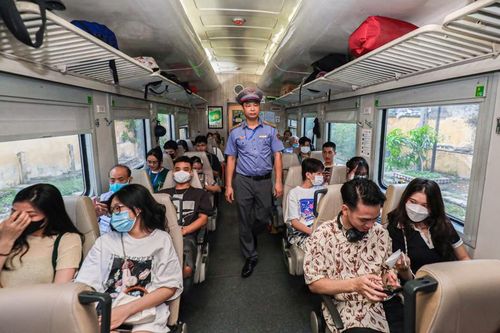 'Cháy' vé tàu xe dịp lễ 30/4