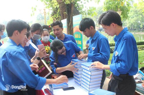 Lan tỏa văn hóa đọc thời kỳ số: Tạo môi trường để người trẻ yêu sách