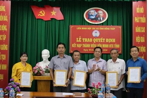 Kết nạp 14 thành viên thuộc Liên minh Hợp tác xã tỉnh