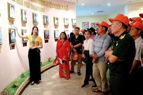 Những người kể chuyện về Điện Biên Phủ