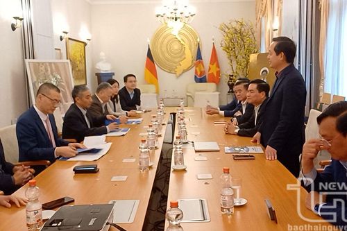 Đoàn công tác tỉnh Thái Nguyên làm việc với Đại sứ quán Việt Nam tại Đức