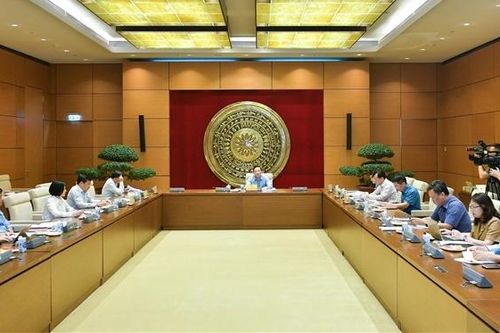 Phó Chủ tịch Quốc hội Nguyễn Khắc Định chủ trì làm việc về triển khai biên soạn các cuốn sách của Quốc hội Việt Nam