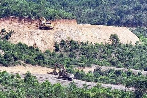 Chưa được cấp phép, chủ đầu tư vẫn cho san gạt quả đồi để làm trang trại