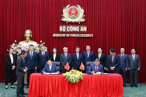 Thúc đẩy hợp tác sâu sắc, toàn diện giữa Bộ Công an Việt Nam và Bộ Tư pháp Trung Quốc