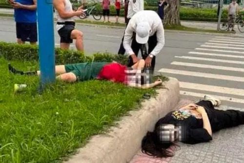 Hai vợ chồng thương vong khi tự lao vào dải phân cách