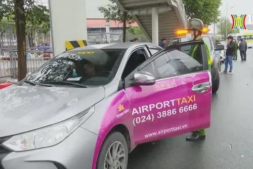 Tràn lan điểm dừng đỗ tự phát gần sân bay Nội Bài