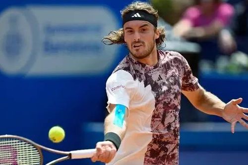 Stefanos Tsitsipas vào tứ kết giải quần vợt Barcelona mở rộng