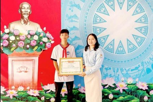 Bình Định: Khen thưởng học sinh lớp 8 dũng cảm cứu người đuối nước