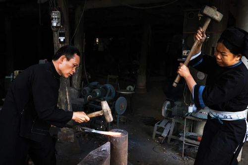 Nét độc đáo trong nghề rèn ở Phúc Sen