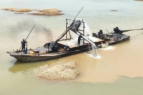 Kon Tum: Sông Đăk Bla oằn mình 'gánh' mỏ cát và thủy điện