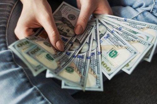 Đẩy xe lăn mang thi thể chú ruột vào ngân hàng để lừa vay tiền, 'nữ quái' bị bắt