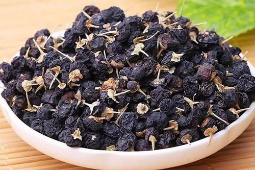 Ai không nên dùng hắc kỷ tử ?