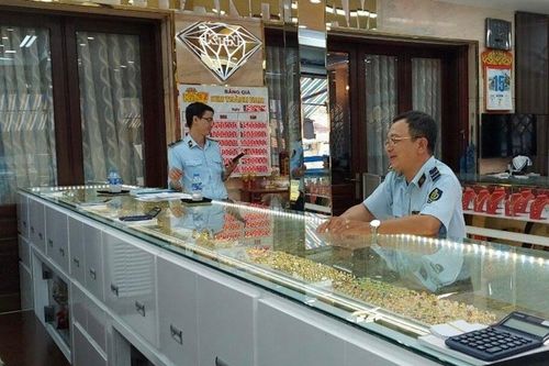 Tạm giữ vàng, trang sức sai phạm trị giá gần 500 triệu đồng ở TP.HCM