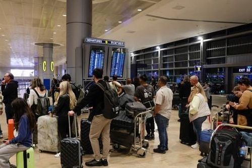 Các hãng hàng không liên tiếp thay đổi đường bay sau cuộc tấn công của Israel vào Iran