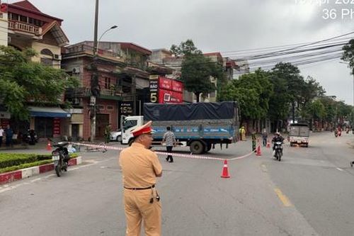 Hải Phòng: Chuyển hướng, xe tải bất ngờ tông một phụ nữ tử vong