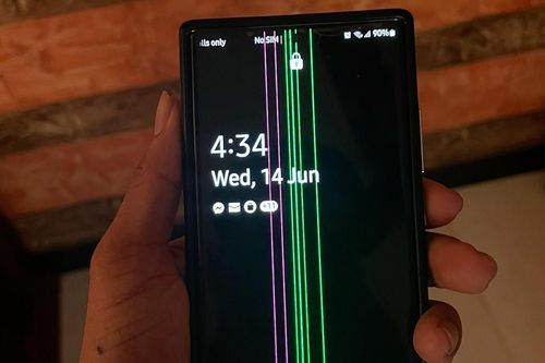 Người mua điện thoại Samsung phải trả tiền để sửa lỗi sọc màn hình