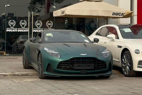 Aston Martin DB12 xuất hiện tại Việt Nam