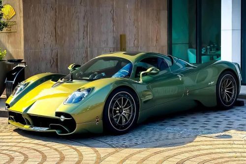 Cận cảnh hypercar Pagani Utopia 'lội nước' tại Dubai
