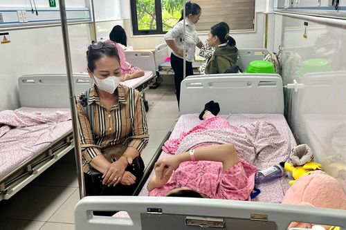 Hỗ trợ khẩn cấp cho gia đình bé gái 12 tuổi sinh con