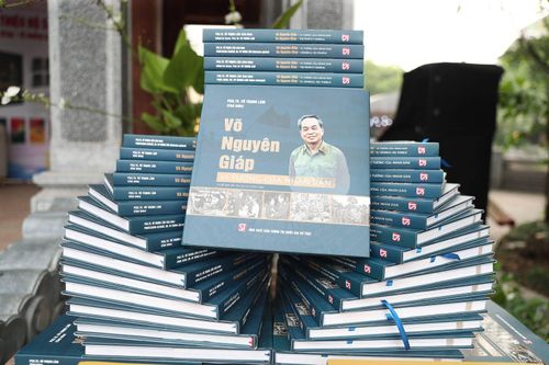 Giới thiệu bộ sách 'Võ Nguyên Giáp - Vị tướng của nhân dân'