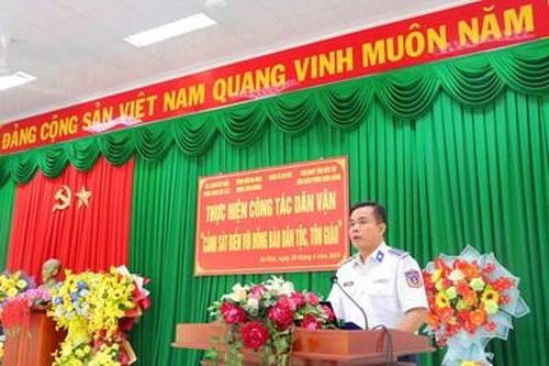 Cảnh sát biển với đồng bào dân tộc, tôn giáo tại Bến Tre và Tiền Giang