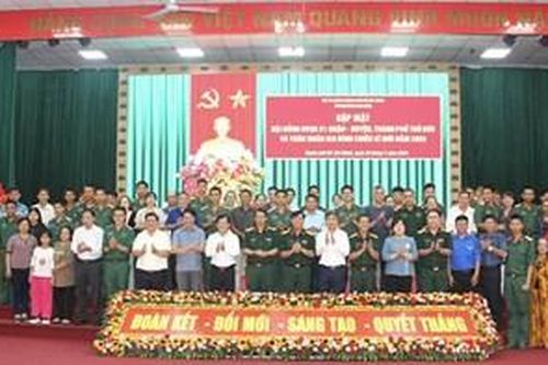 Gặp mặt cấp ủy địa phương, gia đình chiến sĩ mới năm 2024
