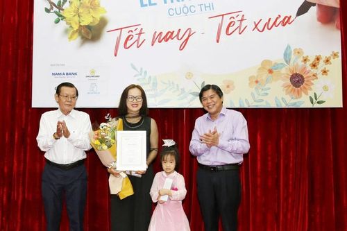 Tác phẩm 'Cái tết của người già' đoạt giải Nhất cuộc thi 'Tết nay - Tết xưa'