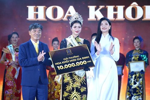 Nữ sinh ngành Marketing đăng quang Hoa khôi Gia Định 2024