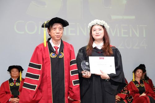 Tốt nghiệp loại xuất sắc, tân cử nhân nhận học bổng Thạc sĩ tài năng toàn phần
