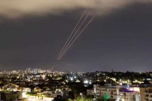 Tổng thư ký LHQ kêu gọi ngừng trả đũa tại Trung Đông, học giả quốc tế nói Israel và Iran đều đã kiềm chế