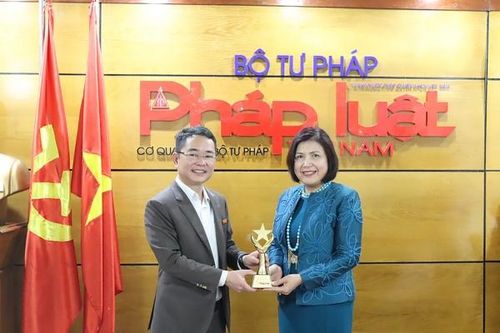 Đại sứ Lê Thị Tuyết Mai và món quà của những chiến binh thầm lặng