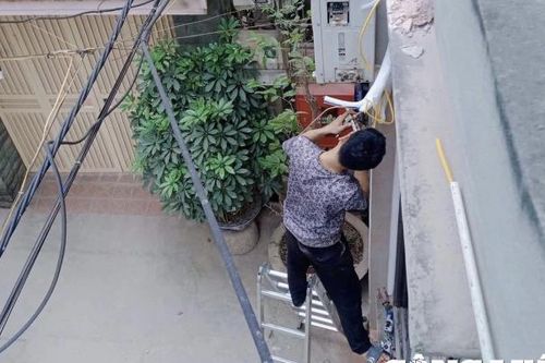 Vào hè, thợ sửa điều hòa đắt 'sô', bỏ túi bạc triệu mỗi ngày