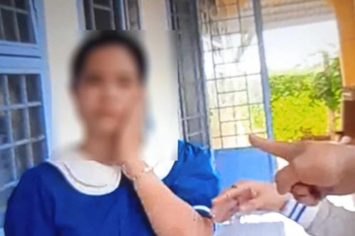 Học sinh lớp 1 bị đánh, mẹ đến trường hành hung cô giáo
