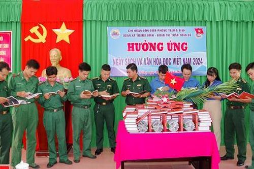 Biên phòng Sóc Trăng nhiều hoạt động hưởng ứng Ngày Sách Việt Nam