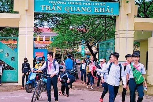 Nữ sinh lớp 6 bị đánh hội đồng ho ra máu, chấn động não