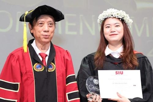 Nữ sinh tốt nghiệp thủ khoa sau 3,5 năm đại học