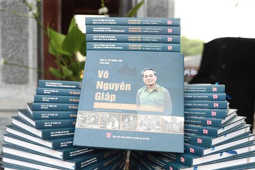 Ra mắt bộ sách về Đại tướng Võ Nguyên Giáp bằng 6 thứ tiếng