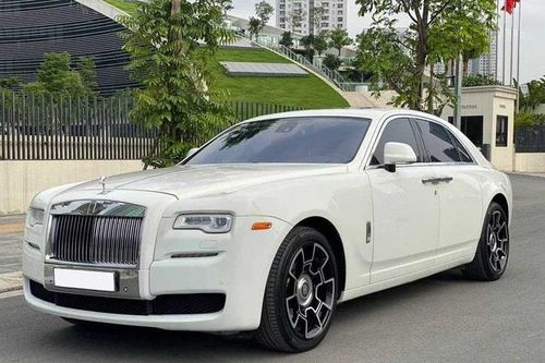 Nhiều Rolls-Royce cũ, giá hơn 5 tỷ đồng, rao bán mãi vẫn không thấy khách mua