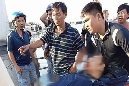 Nguyên nhân ban đầu vụ va chạm giữa phà và tàu du lịch làm 3 người bị thương