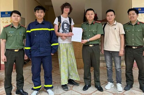 Hơn 50 cảnh sát xuyên đêm tìm kiếm du khách Anh lạc trong rừng quốc gia