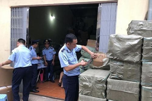 Phát hiện 2 kho hàng chứa hơn 40.000 sản phẩm nghi nhập lậu