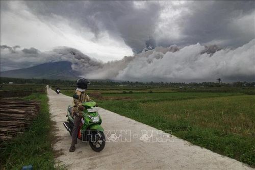 Núi lửa phun trào tại Indonesia: Hàng nghìn hành khách đi máy bay bị ảnh hưởng