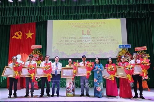 Bến Tre: Trao tặng danh hiệu 'Nhà giáo ưu tú' cho 15 cá nhân