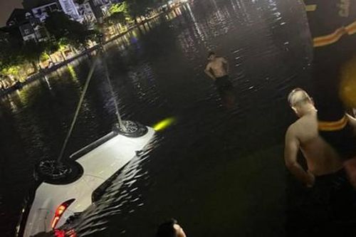 Hải Dương: Ô tô lao xuống sông khiến 1 người tử vong