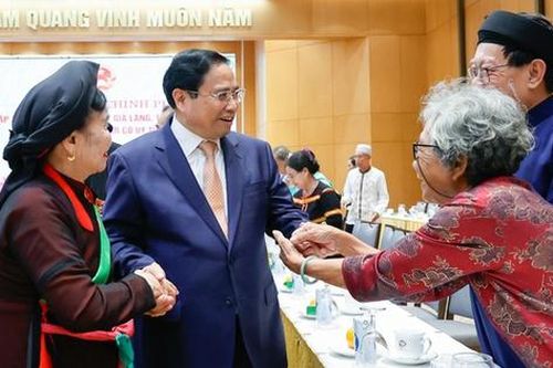 Thủ tướng biểu dương vai trò 'giữ lửa' văn hóa của già làng, trưởng bản, nghệ nhân, người có uy tín