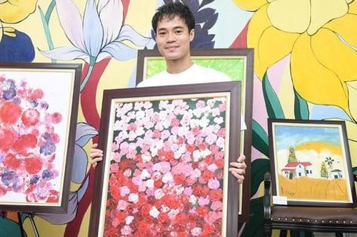 Cầu thủ Văn Toàn có hành động đẹp ủng hộ trẻ em tự kỷ