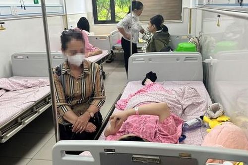 Hỗ trợ để bé gái 12 tuổi đã sinh con sớm ổn định tâm lý, sức khỏe