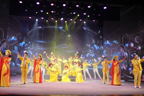 Chương trình nghệ thuật Bức tranh muôn màu mừng các ngày lễ lớn