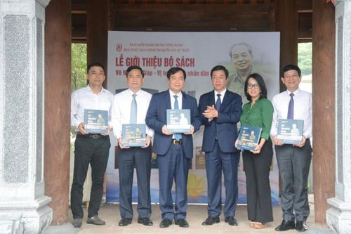 Ra mắt bộ sách 'Võ Nguyên Giáp - Vị tướng của nhân dân'